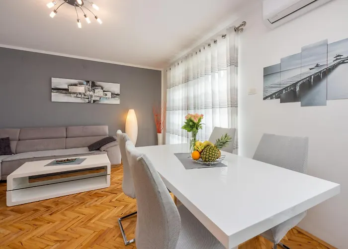 Monique * Цриквеница