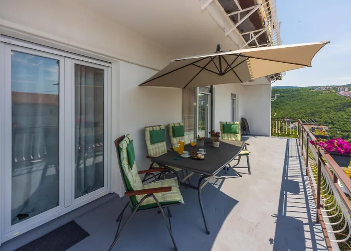 Monique 크리크베니카