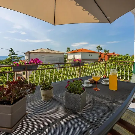 Monique ツリクヴェニツァ